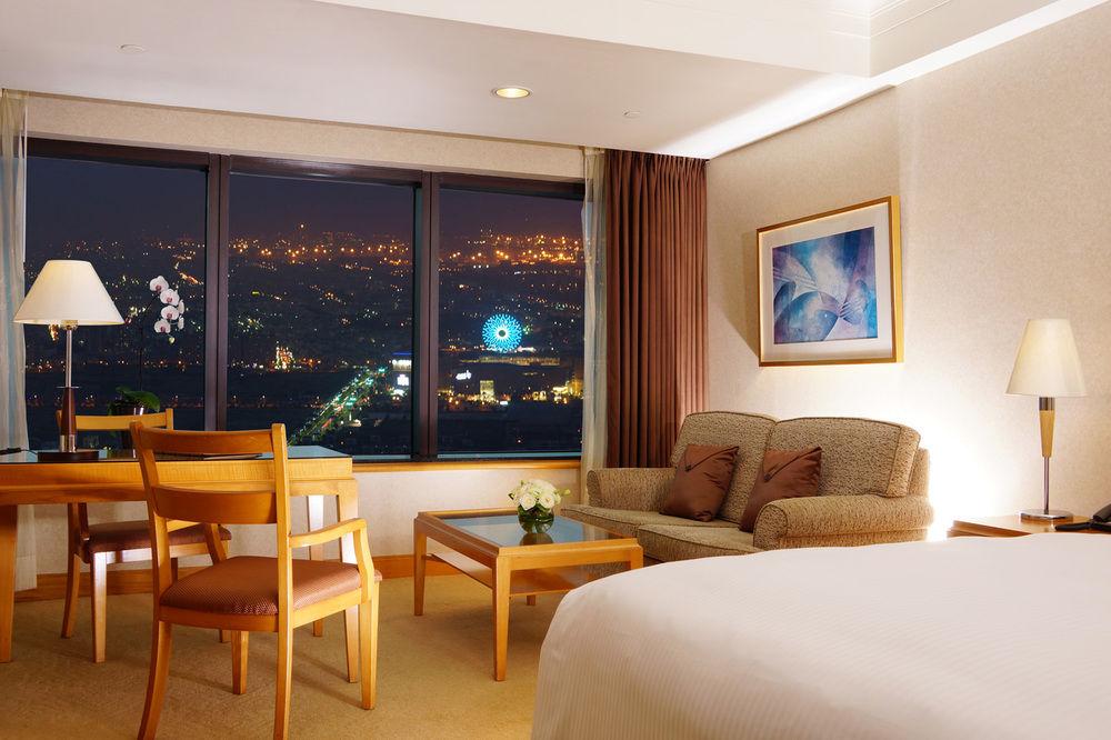 85 Sky Tower Hotel Kaohsiung Exteriör bild A room at the Conrad Istanbul