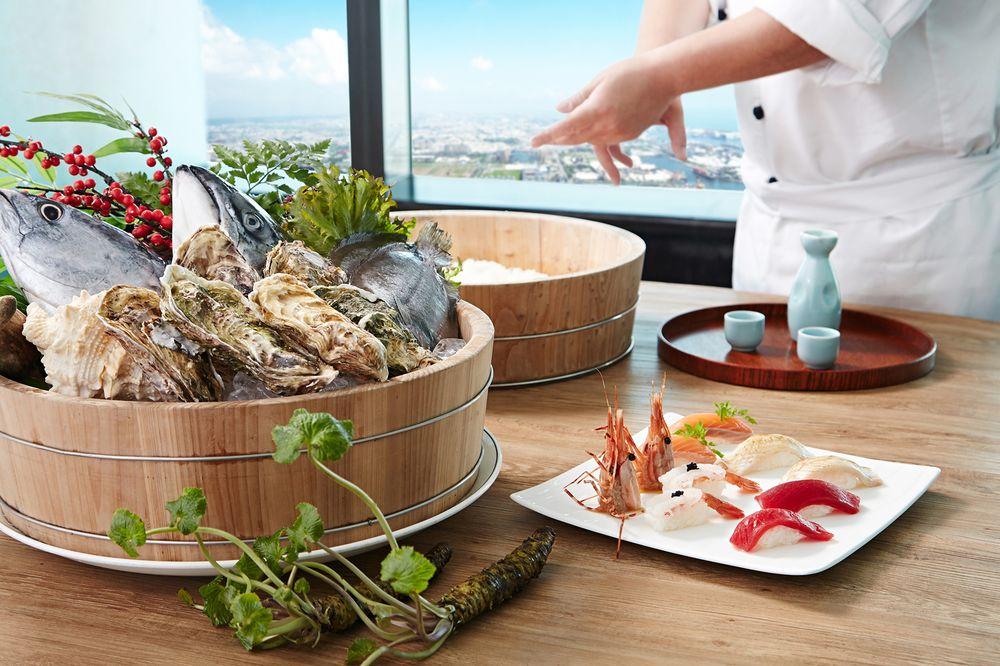 85 Sky Tower Hotel Kaohsiung Exteriör bild Seafood at the restaurant