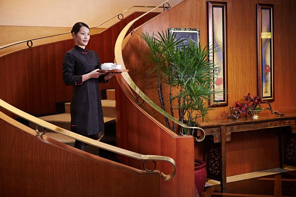 85 Sky Tower Hotel Kaohsiung Exteriör bild A hotel butler in Hong Kong