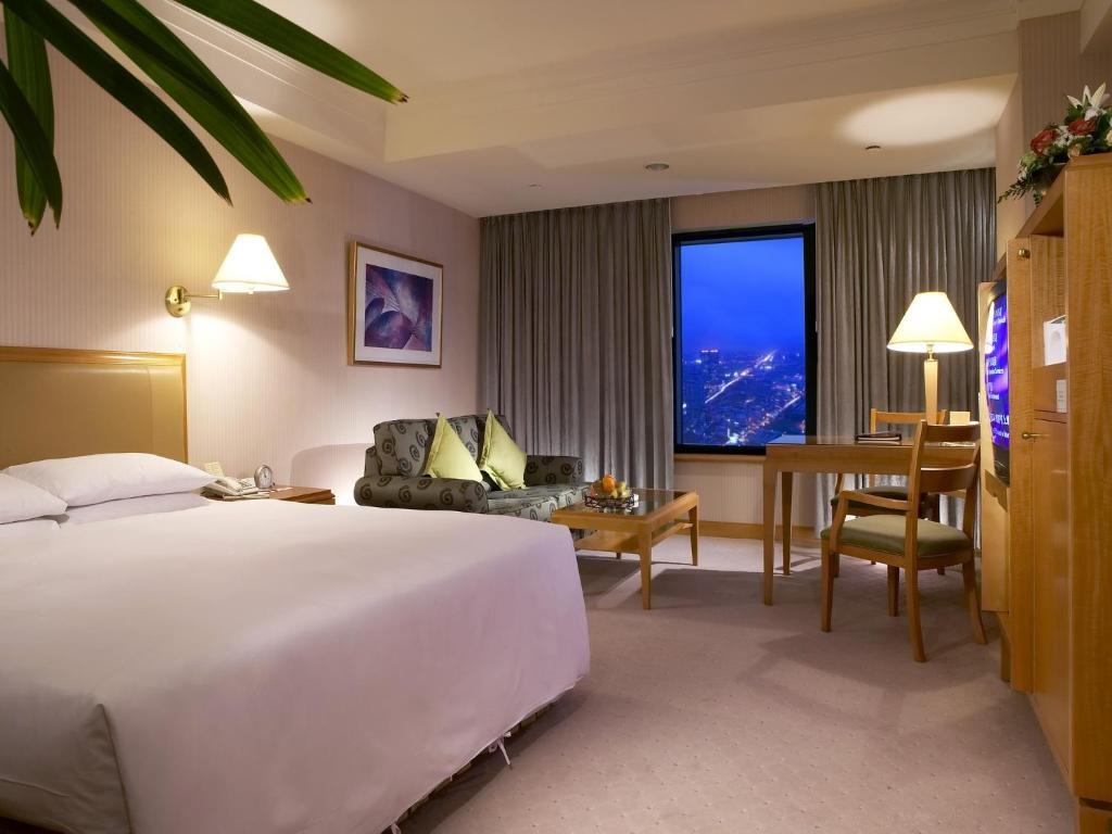 85 Sky Tower Hotel Kaohsiung Rum bild A room at the hotel