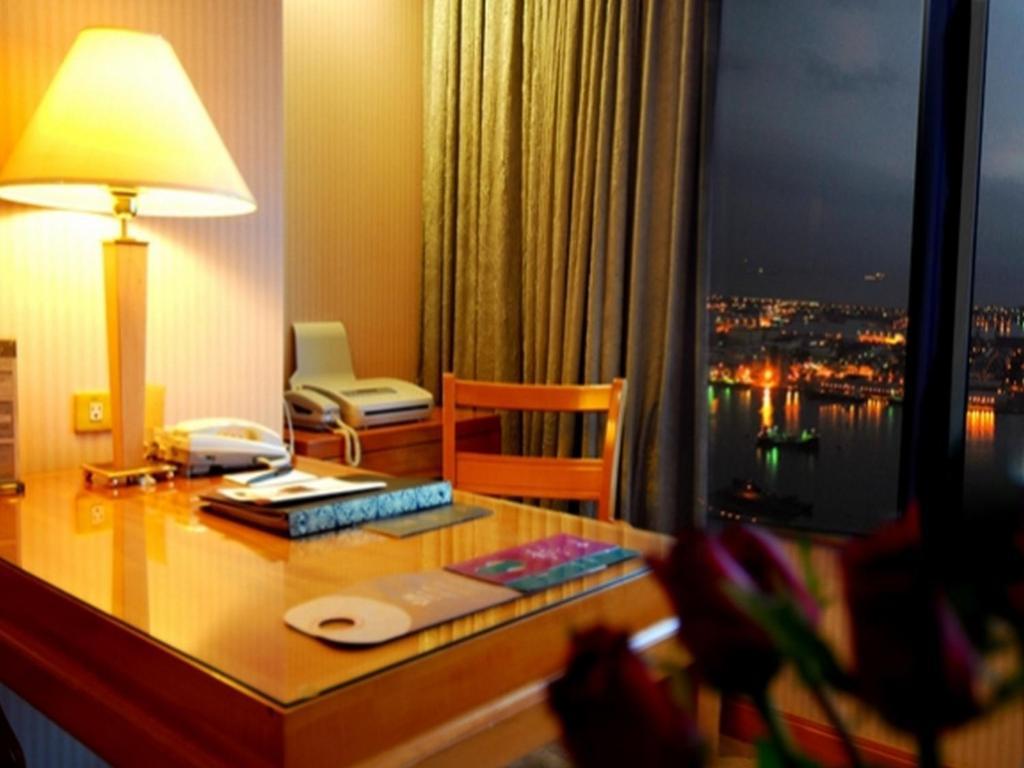 85 Sky Tower Hotel Kaohsiung Rum bild A room at the hotel