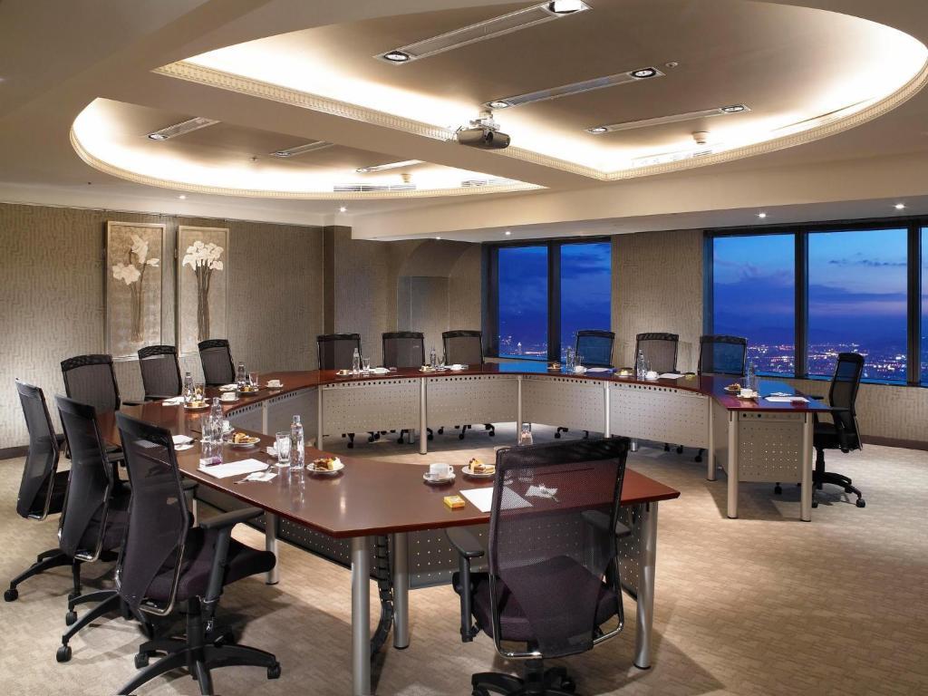 85 Sky Tower Hotel Kaohsiung Bekvämligheter bild Meeting room