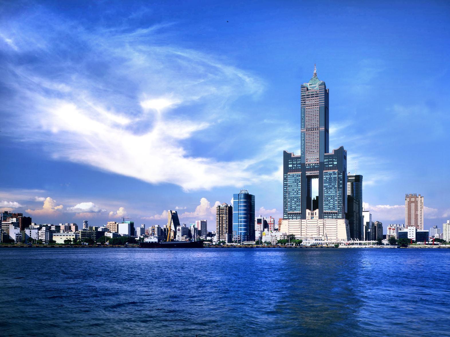 85 Sky Tower Hotel Kaohsiung Exteriör bild Skyline of Kaohsiung