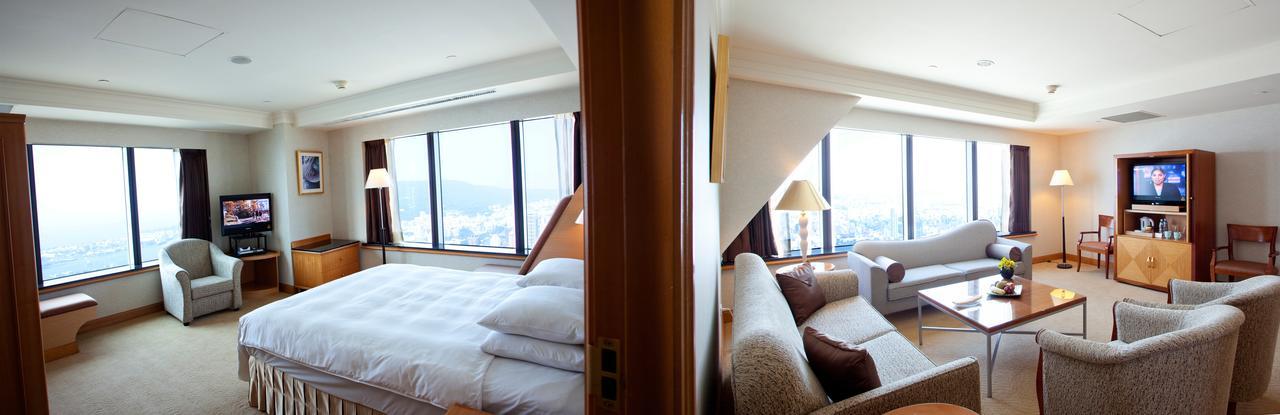 85 Sky Tower Hotel Kaohsiung Exteriör bild A suite at the hotel