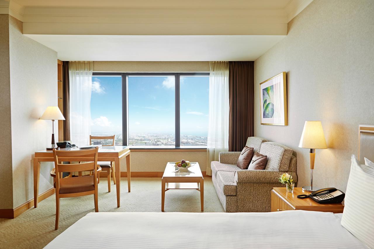 85 Sky Tower Hotel Kaohsiung Exteriör bild A room at the hotel