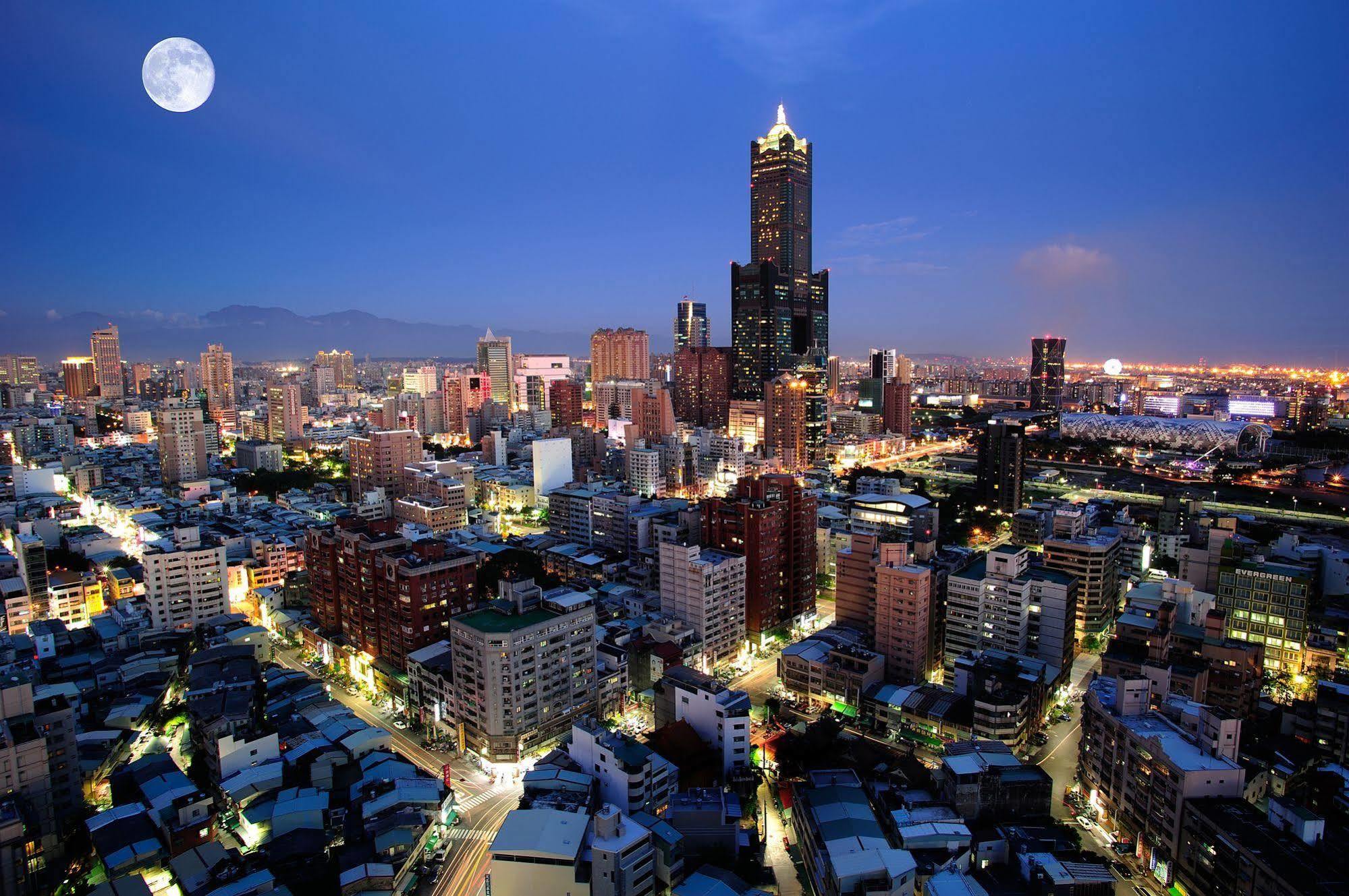 85 Sky Tower Hotel Kaohsiung Exteriör bild Skyline of Taipei