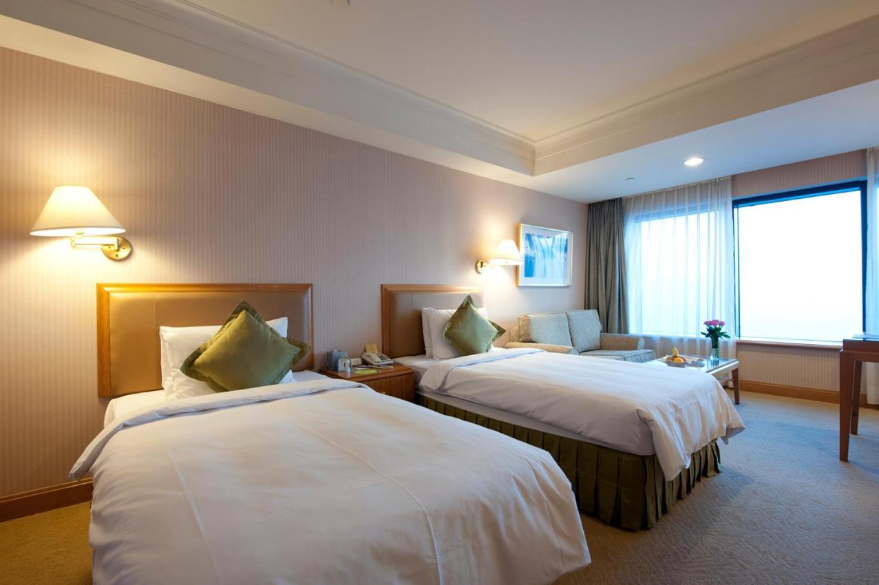 85 Sky Tower Hotel Kaohsiung Exteriör bild Deluxe Room