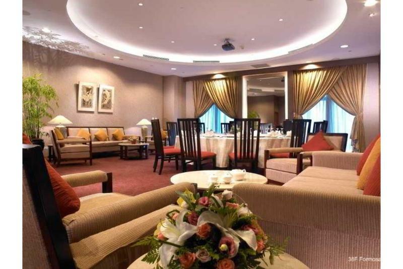85 Sky Tower Hotel Kaohsiung Exteriör bild The Royal Suite