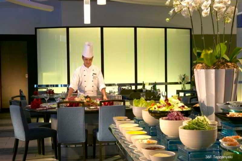 85 Sky Tower Hotel Kaohsiung Exteriör bild A salad bar at a hotel