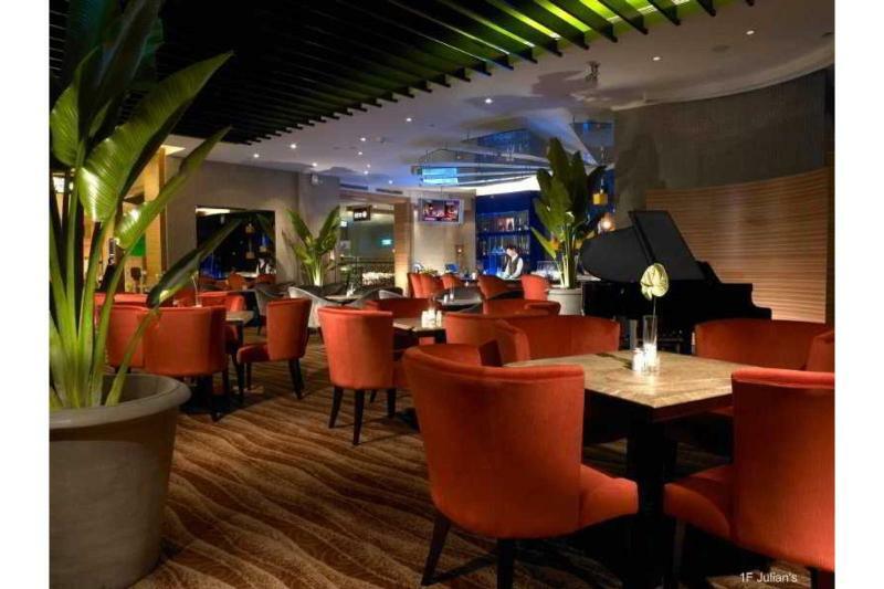 85 Sky Tower Hotel Kaohsiung Exteriör bild The interior of the restaurant