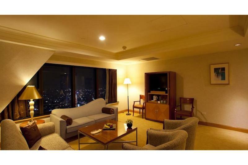 85 Sky Tower Hotel Kaohsiung Exteriör bild A suite at the hotel