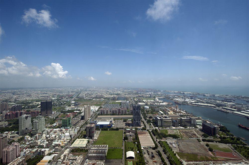 85 Sky Tower Hotel Kaohsiung Exteriör bild View of Long Beach from the observation deck of the Queen Mary